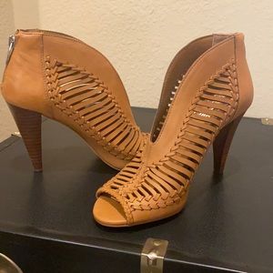 Vince Camuto tan cut out open toe bootie size 7
